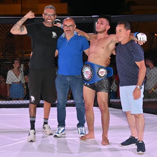 AL MESSAPICUM F.C. VII UNDICI MATCH DI MMA AD ALTO LIVELLO CON PIERO MICELLI NUOVO CAMPIONE NAZIONALE FIGHT1 PRO. TUTTI I RISULTATI.