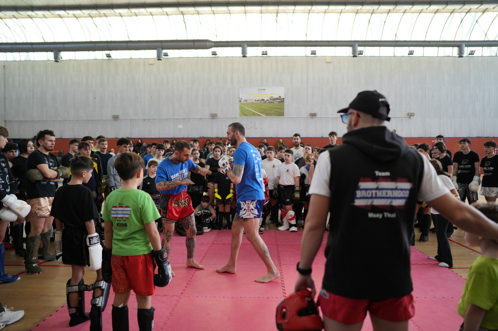 ENRICO THE FOG CARRARA FIRMA UNO STAGE DA RECORD A BARI CON SABINO PIPERIS